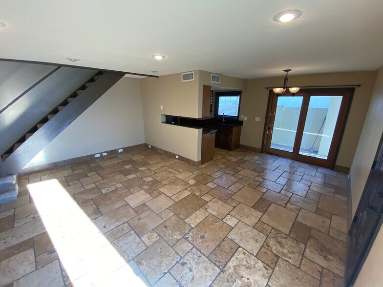 Building Photo - 1802 E Frier Dr