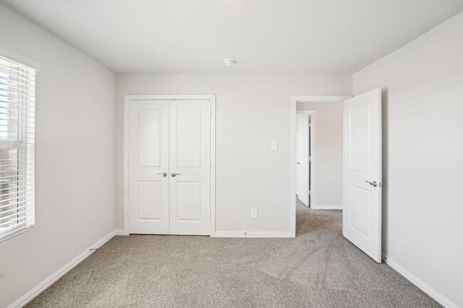 Building Photo - 4012 Sandstone Dr