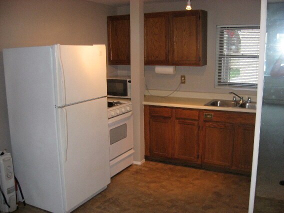 kitchen - 3504 Columbia St