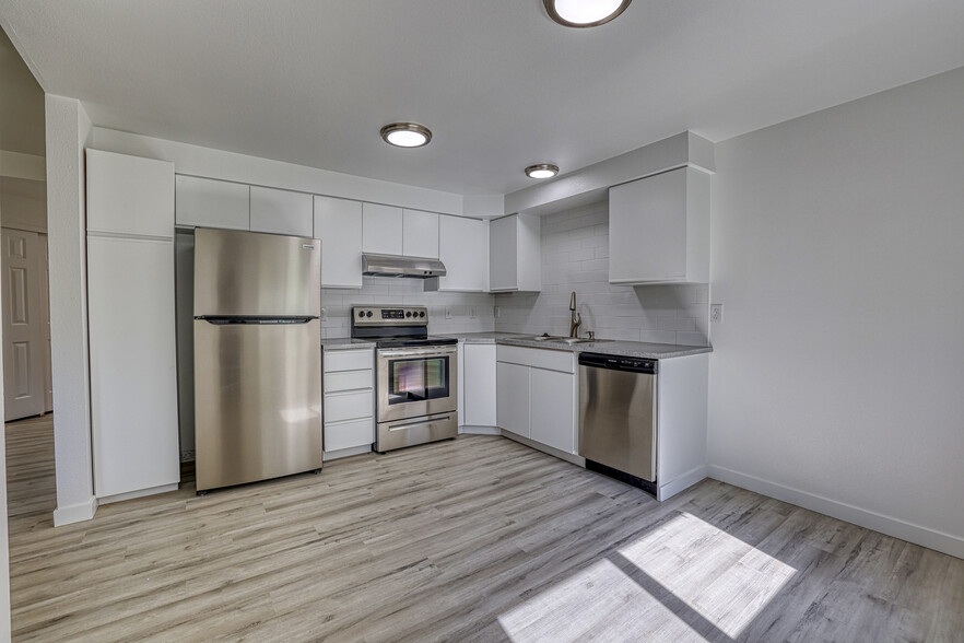 Building Photo - The Pines Apartments