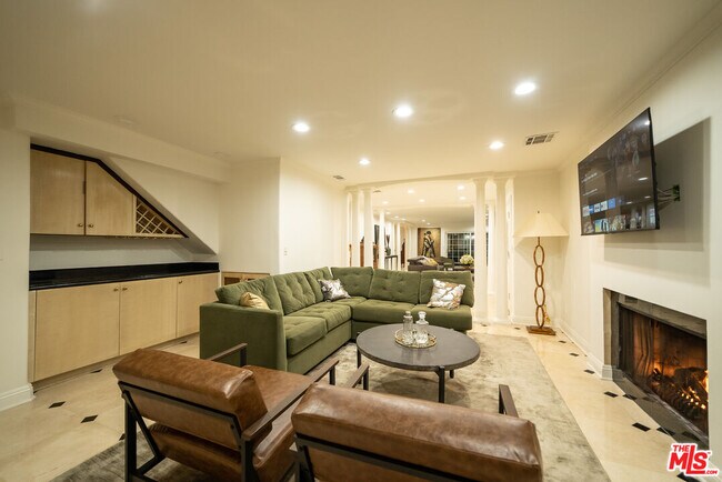 Building Photo - 2461 Jupiter Dr