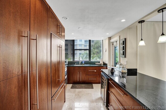 Building Photo - 1361 S Ocean Blvd