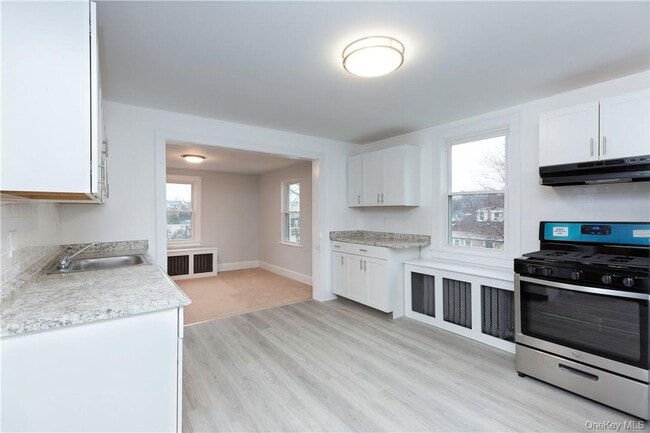 Building Photo - 167 Brook St