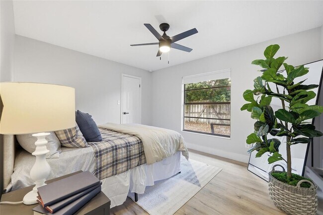 Building Photo - 645 Rosemere Cir