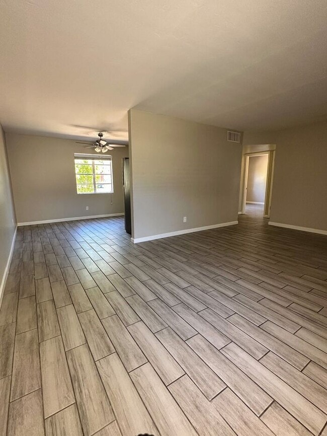 Building Photo - U of A Affordable housing!!! Affordable 2 ...
