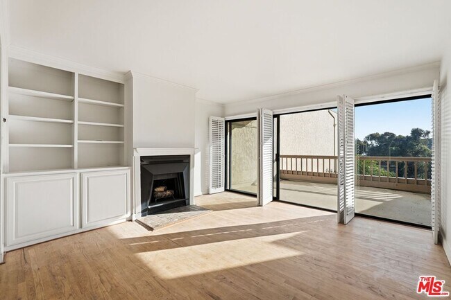 Building Photo - 23926 De Ville Way