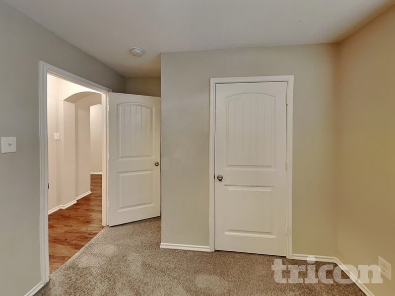 Building Photo - 3025 Iris Dr