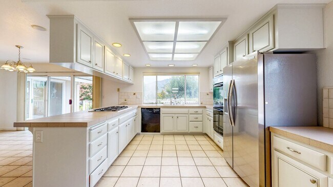 Building Photo - 7971 Oakmont Dr