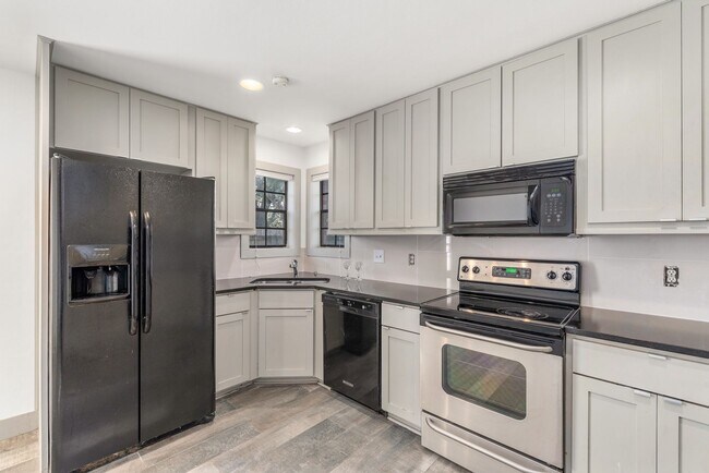 Building Photo - FALL 2026 PRE-LEASE! Amazing Location for ...