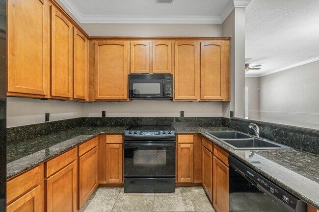 Building Photo - Around the Corner to Avalon Park Towncente...