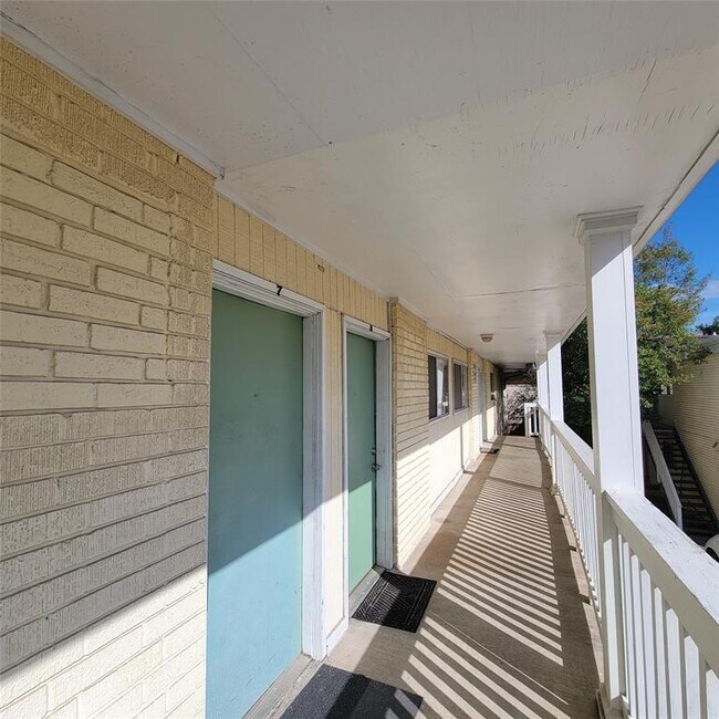 Building Photo - 1328 Bomar St