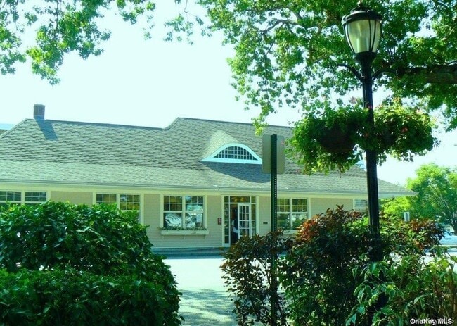 Building Photo - 5 Carlton Ave