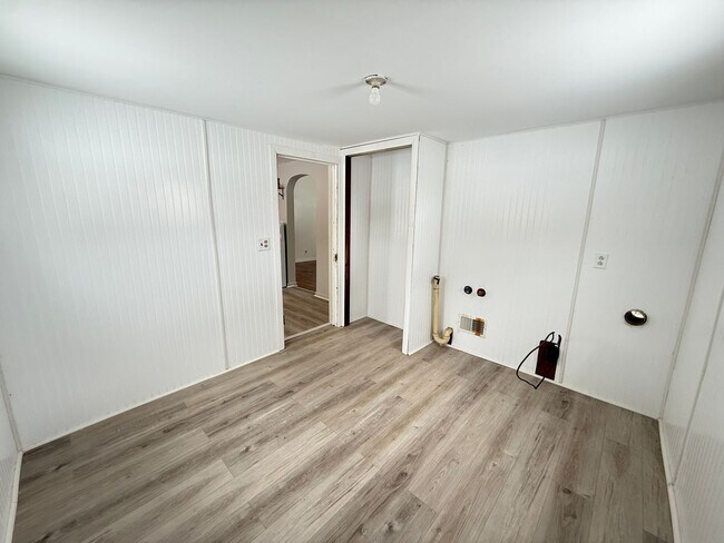 Building Photo - 107 Sager Rd