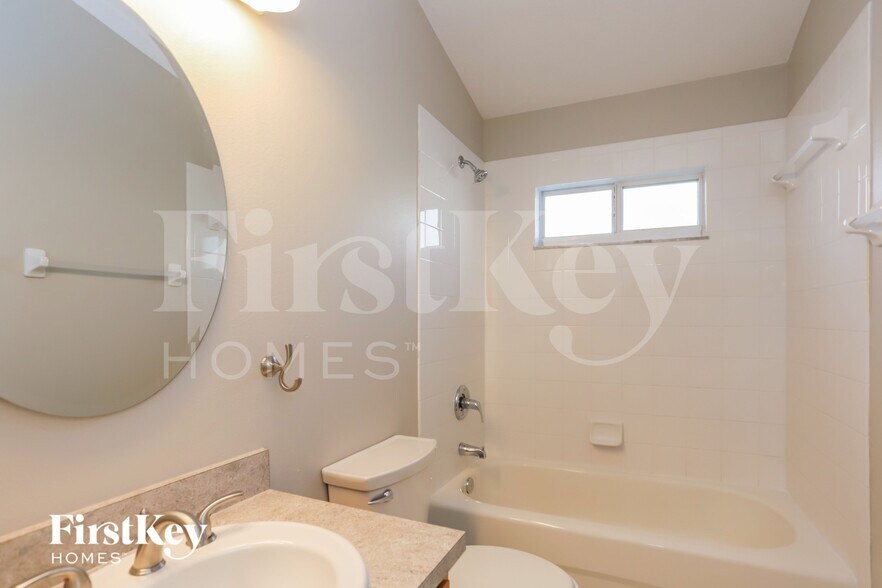 Building Photo - 9836 Laurel Ledge Dr