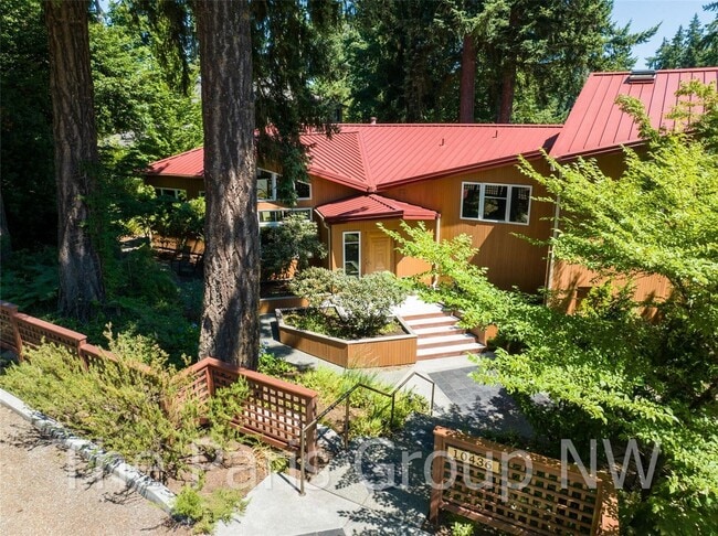 Building Photo - Extraordinary Custom Enatai Home *4min to DT Bellevue *High End Finishes * Central AC *EV Charger