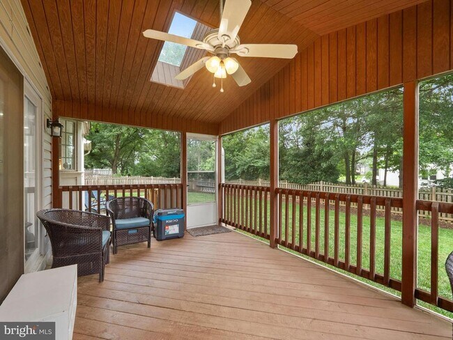 Building Photo - 3044 Emerald Chase Dr