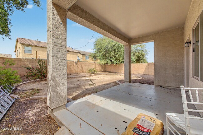 Building Photo - 9442 W Palm Ln