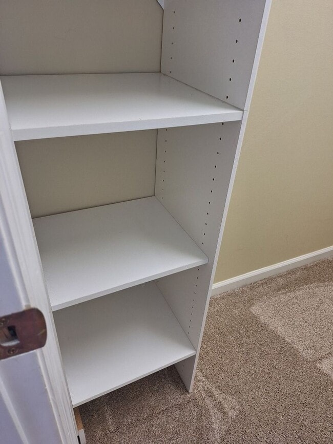 Building Photo - 4bd/3 bath located in desirable neighbor in Fox Den Subdivision in West Knoxville