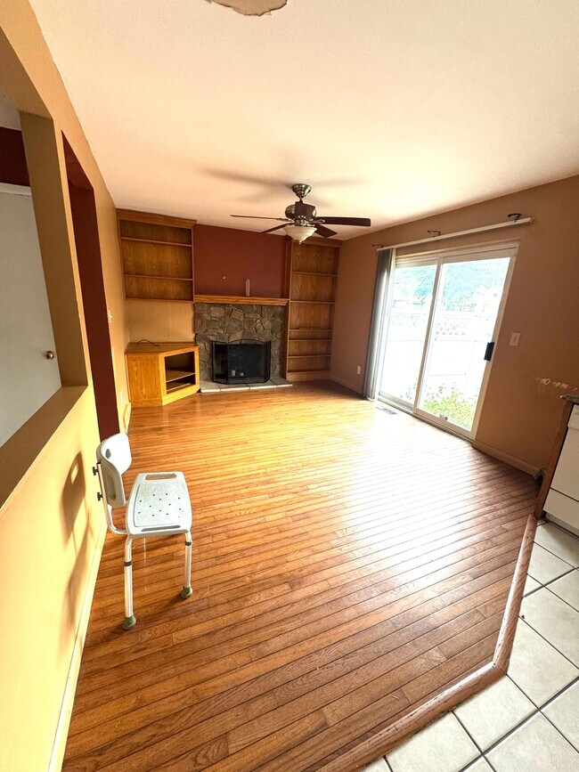 Building Photo - 29415 Cunningham Dr