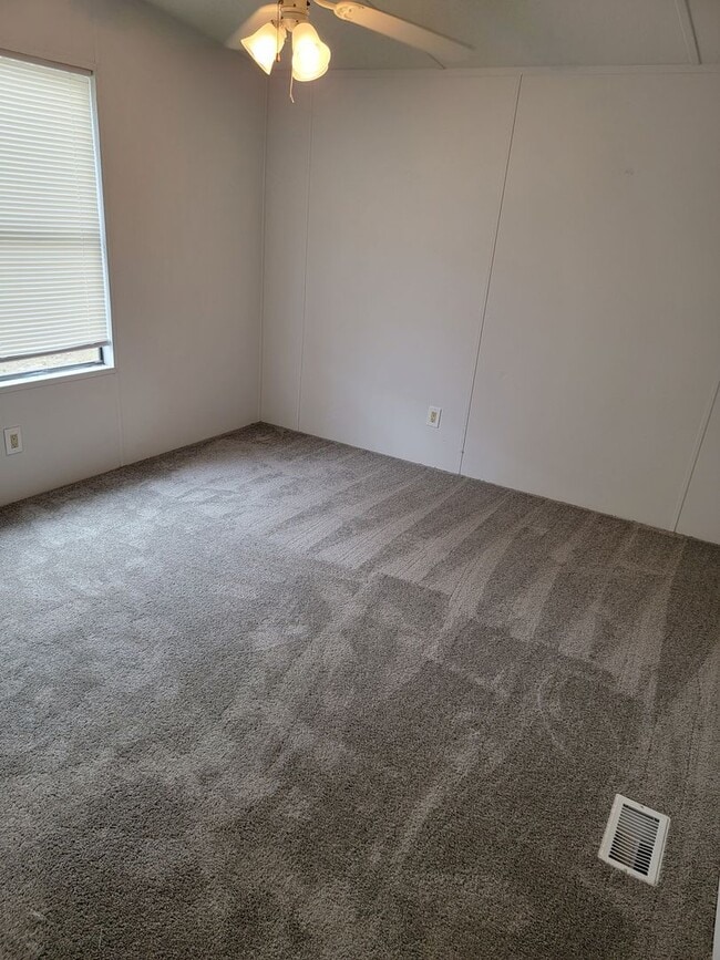 Building Photo - Adorable 3/2 in Homosassa!!