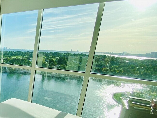 Building Photo - 5900 Collins Ave