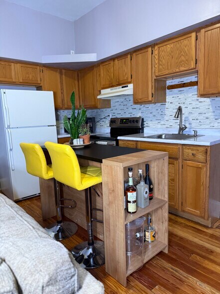 Building Photo - 133 Parker St