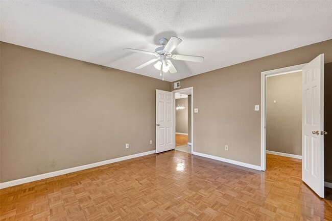 Building Photo - 1311 Antoine Dr