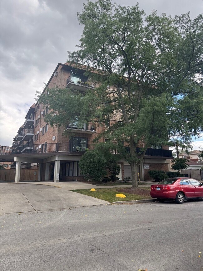 Building Photo - 2317 N Neva Ave