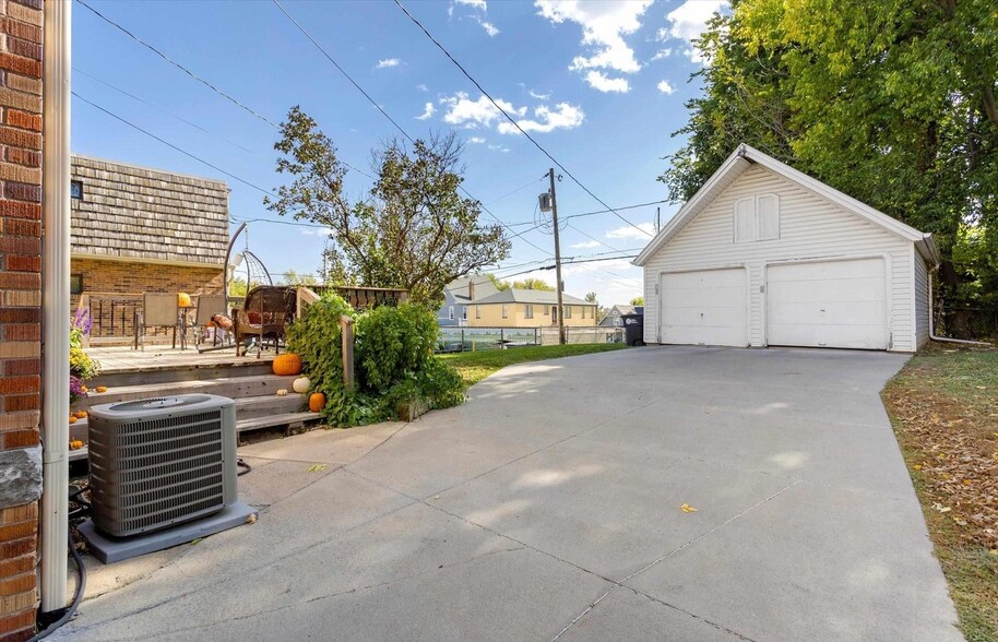 Building Photo - 5017 1/2 California St