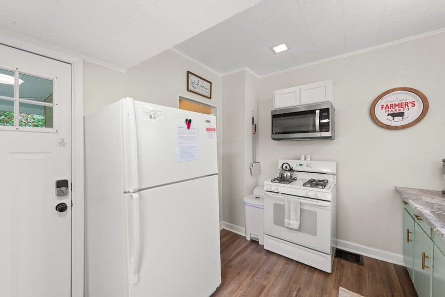 Building Photo - 3175 Rocky River Dr