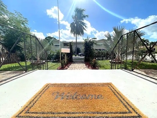 Building Photo - SUPER VILLAS