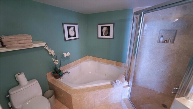 Building Photo - 2011 N Ocean Blvd