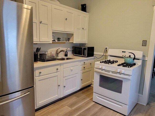 Building Photo - 103 N Rosborough Ave