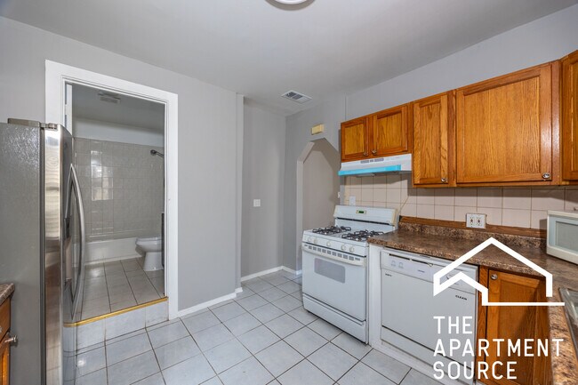 Building Photo - 2655 W Homer St