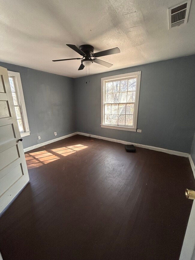 Building Photo - 2233 Queens Hwy