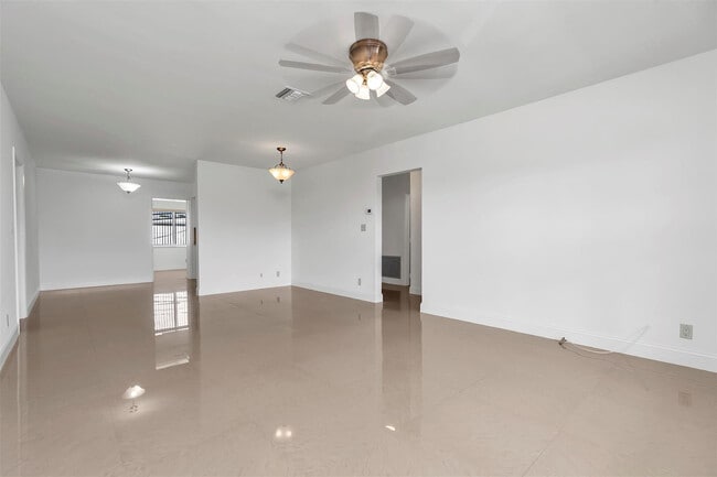 Building Photo - 1049 NW 30th Ct