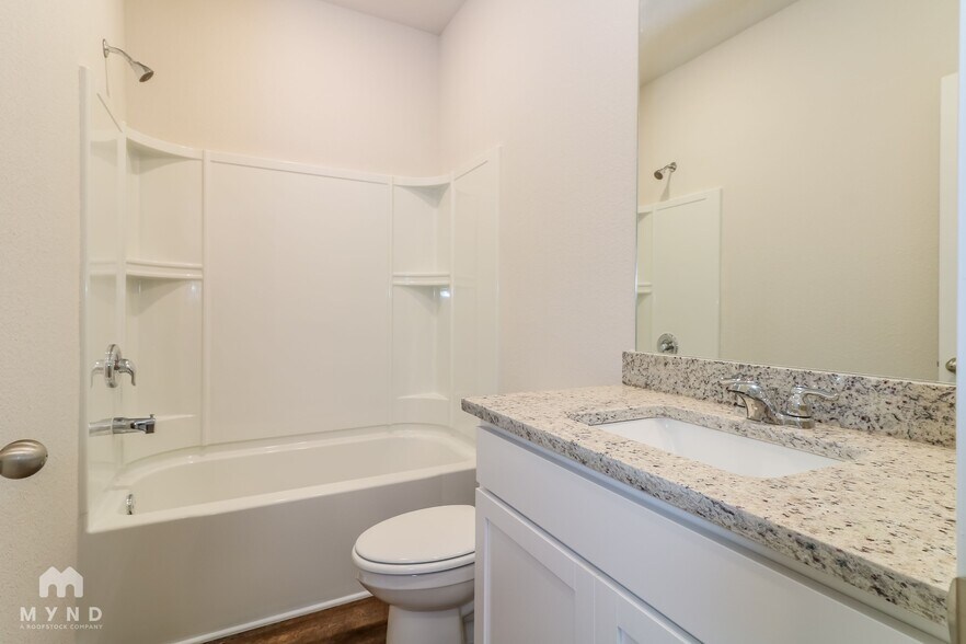 Building Photo - 3359 Bridgewood Dr