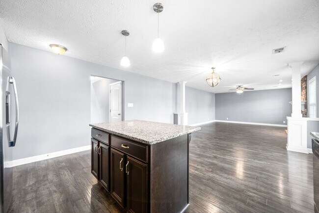 Building Photo - 3755 Windmill Dr