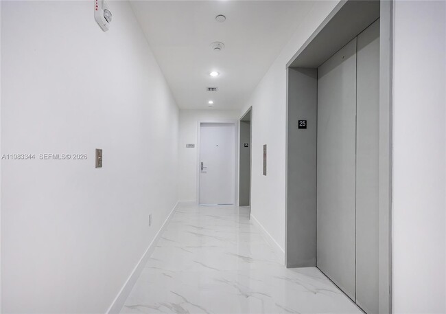 Building Photo - 700 NE 24th St