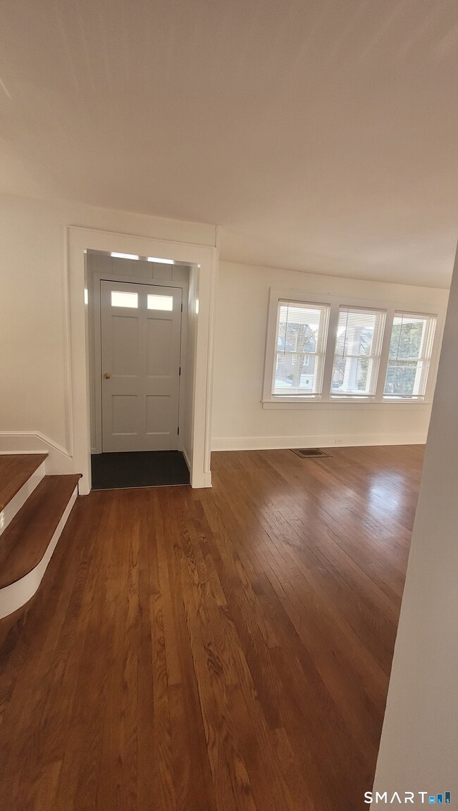 Building Photo - 10 Olmstead Pl