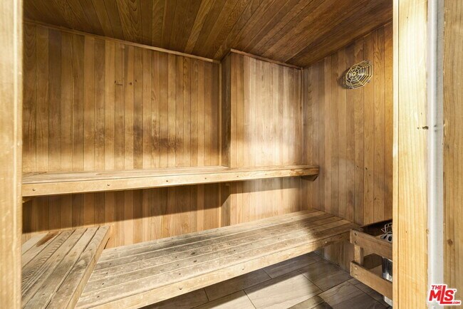 Building Photo - 875 Comstock Ave