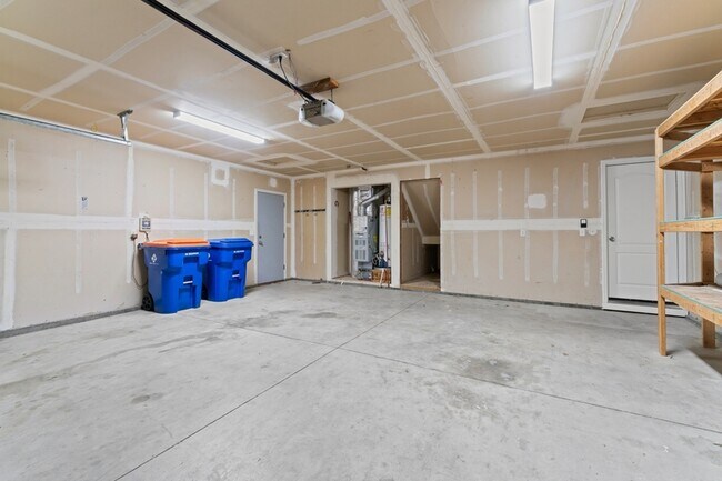 Building Photo - 6216 S Lone Tree Ave