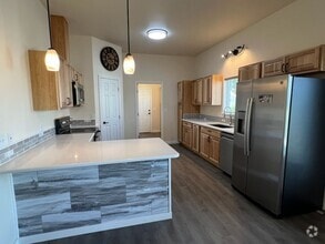 Building Photo - New Construction! 2 bed/ 2 bath with VIEWS...