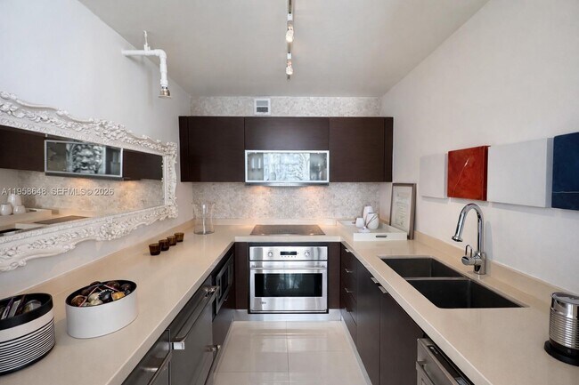 Building Photo - 1000 West Ave