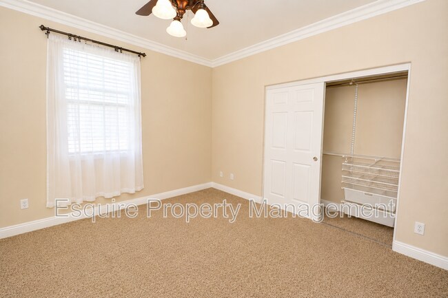 Building Photo - 2337 Chapel Dr