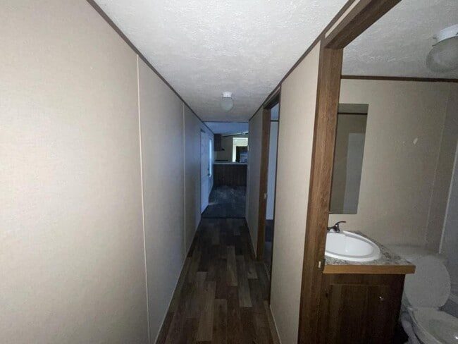 Building Photo - 555 Crandlemire Rd