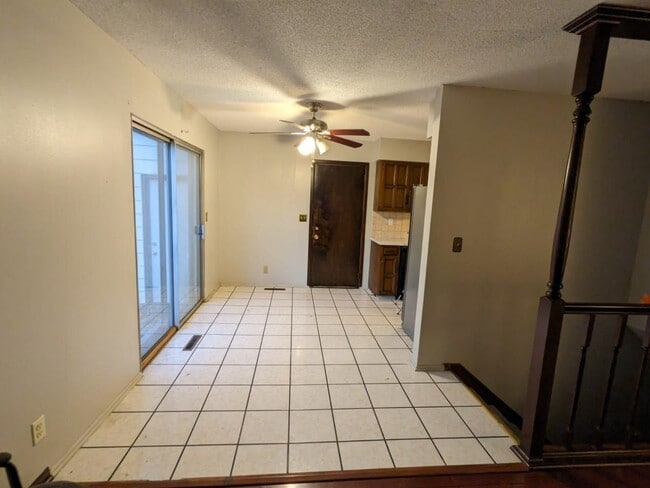 Building Photo - 5108 E Looman St