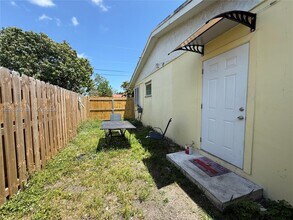 Building Photo - 15831 SW 100th Ct