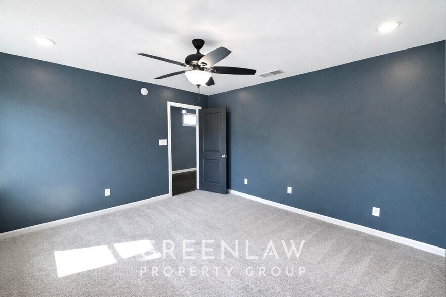 Building Photo - 256 Birch St