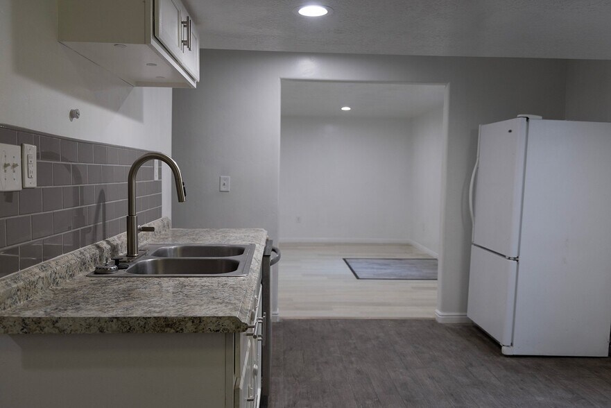 Building Photo - 1066 Searle Ln